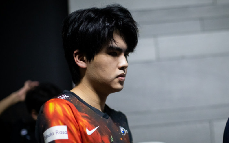 赛地聚焦——德甲今晨热度飙升，那不勒斯完成体检，态度坚定，团队化学反应显著(那不勒斯对巴塞罗那)-一竞技娱乐平台