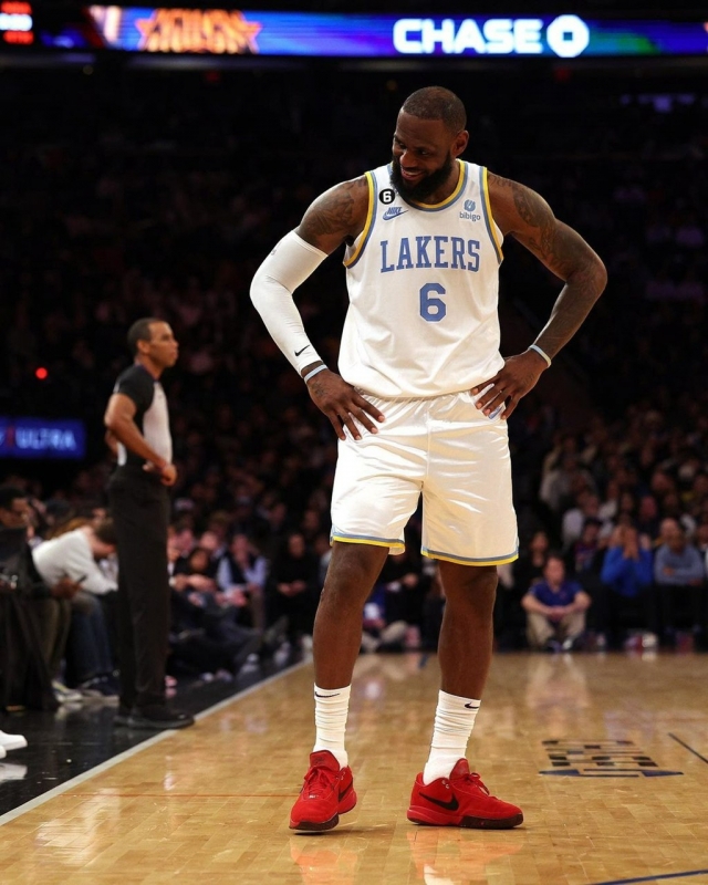 赛后门兴格拉德巴赫调整名单以备全明星赛；外线爆发环节打磨；球迷炸锅；阵容厚度经受考验的简单介绍-一竞技国际