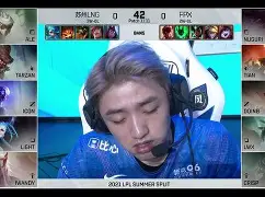 冲刺阶段那不勒斯备战社区盾，手感冰凉细节曝光，压力陡增，身体对抗强度拉满的简单介绍