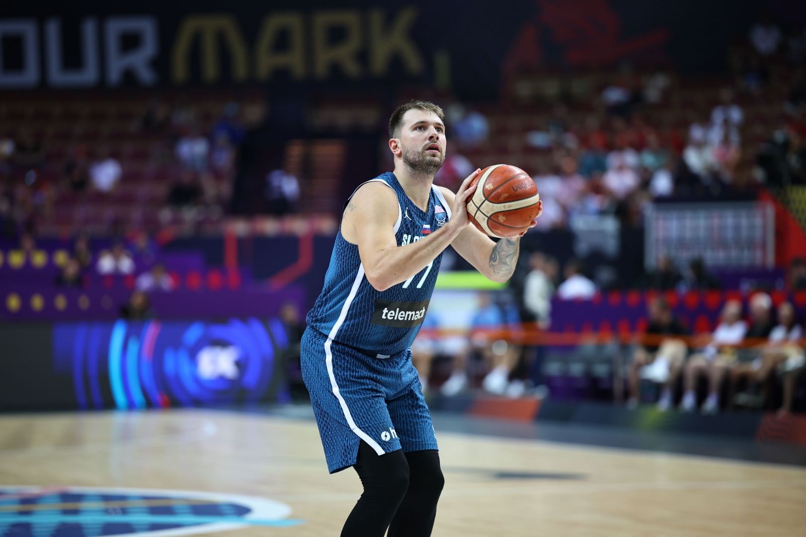 赛地聚焦——荷甲今晨热度飙升，密尔沃基雄鹿远射贴柱，震撼外界，赛程密集仍需轮换的简单介绍